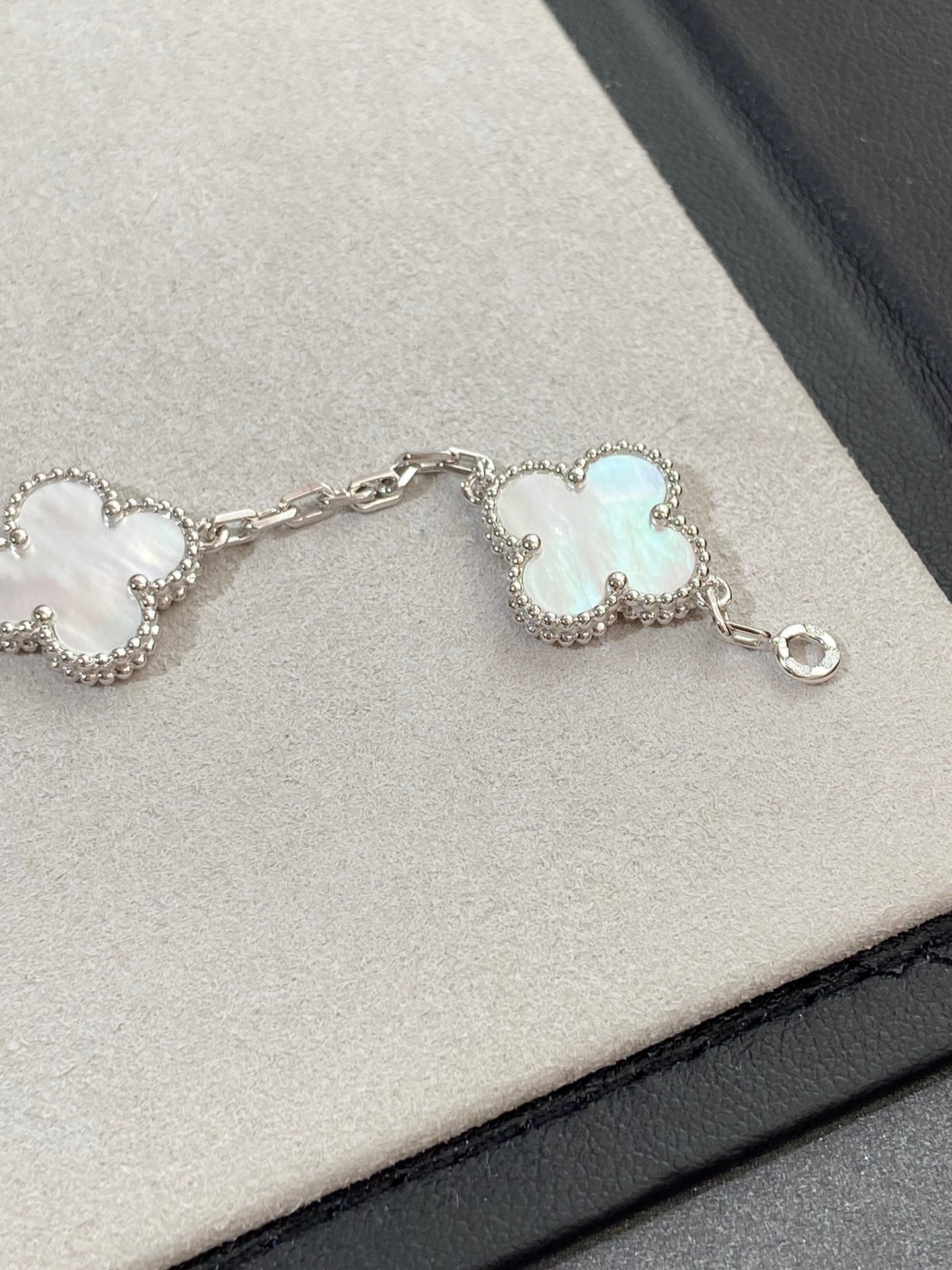 [Rosla Jewelry]CLOVER SILVER MOP 5 MOTIF BRACELET