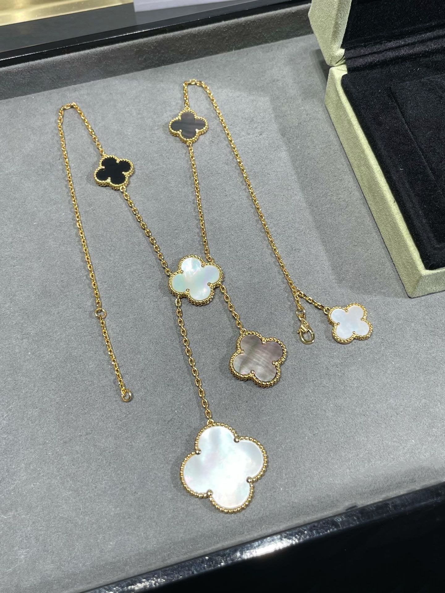 [Rosla Jewelry]CLOVER 6 MOTIF MOP ONYX GOLD NECKLACE