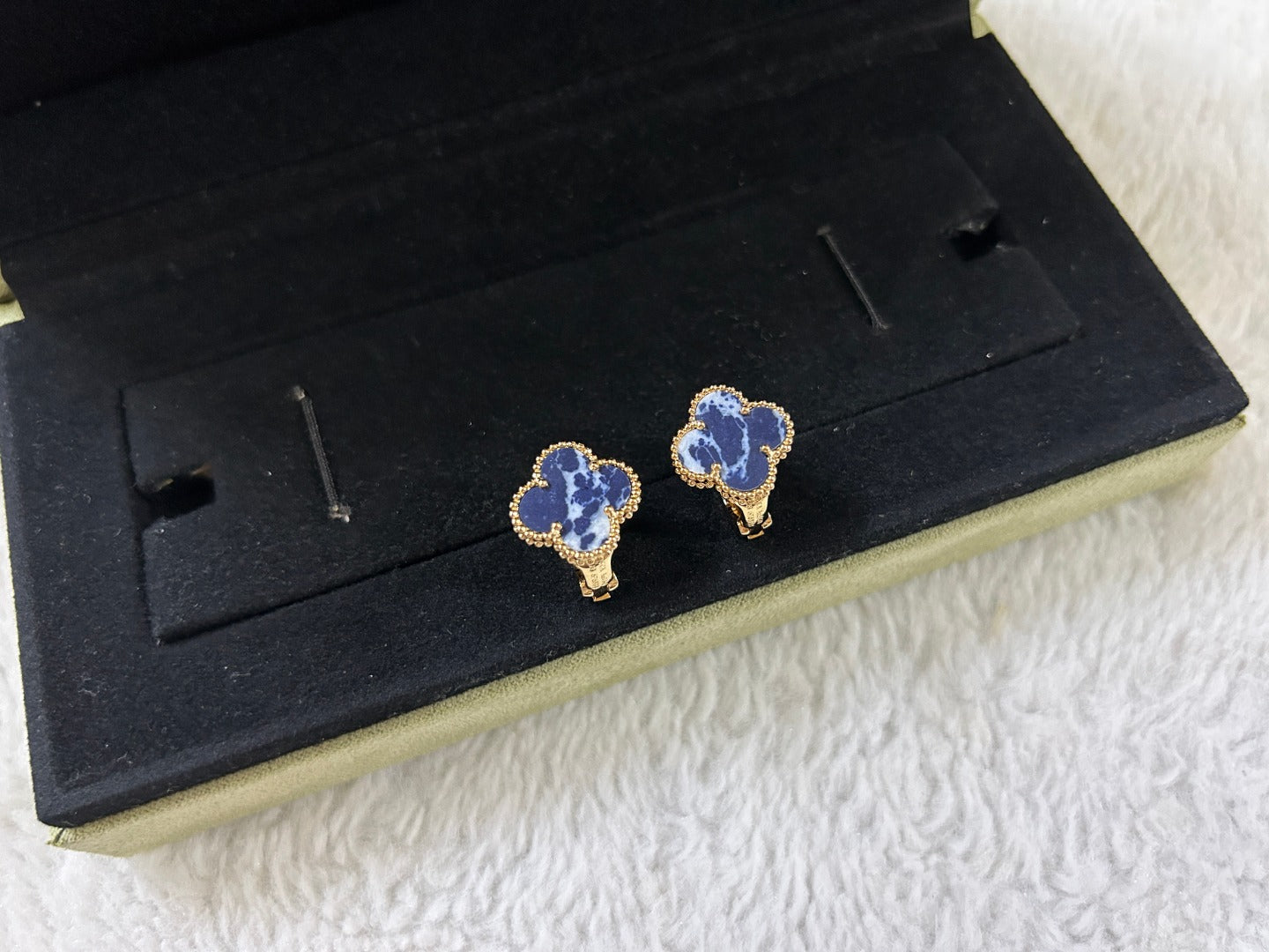 [Rosla Jewelry]CLOVER PIETERSITE MEDIUM STUD EARRINGS