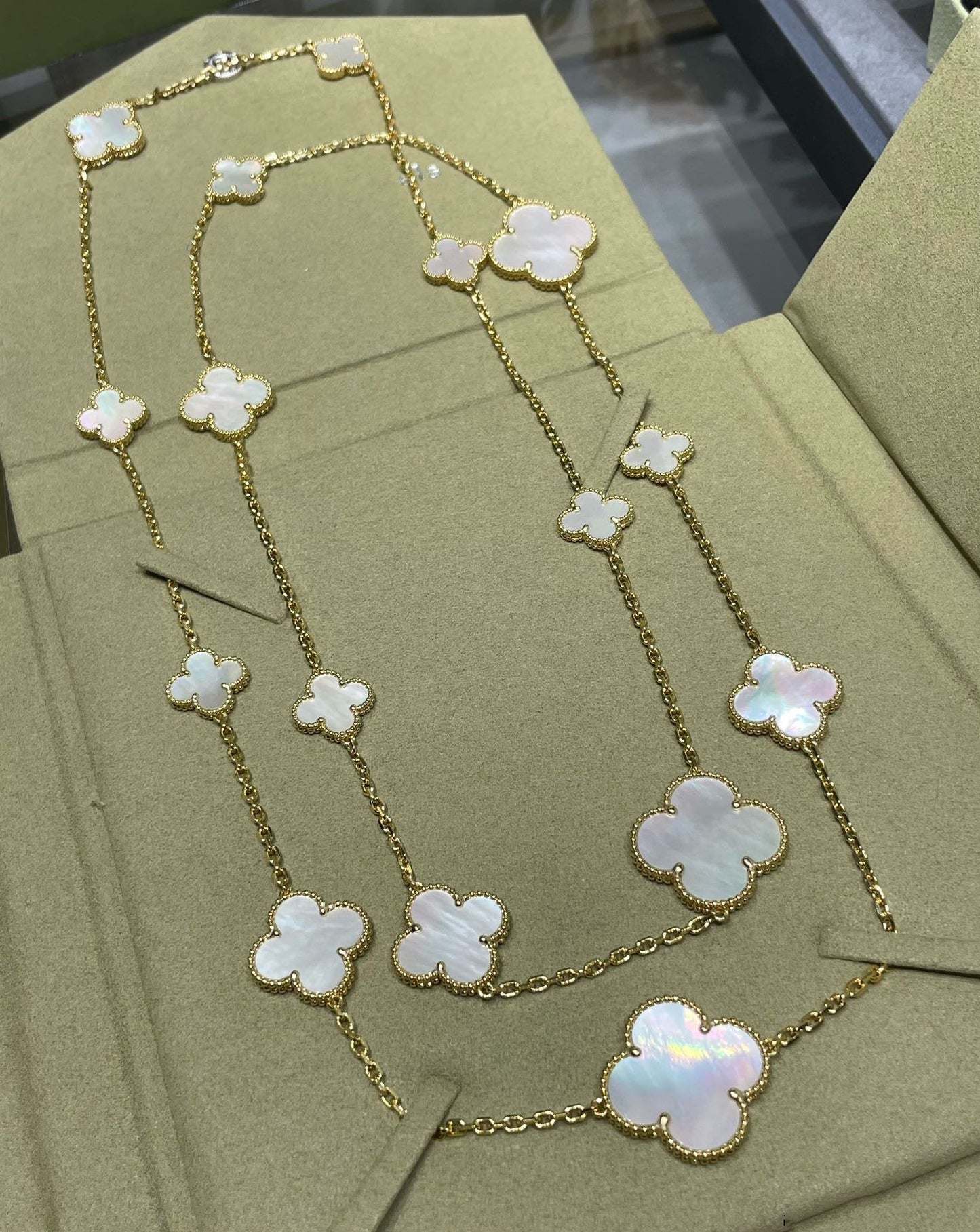 [Rosla Jewelry]CLOVER 16 MOTIF WHITE MOP GOLD NECKLACE