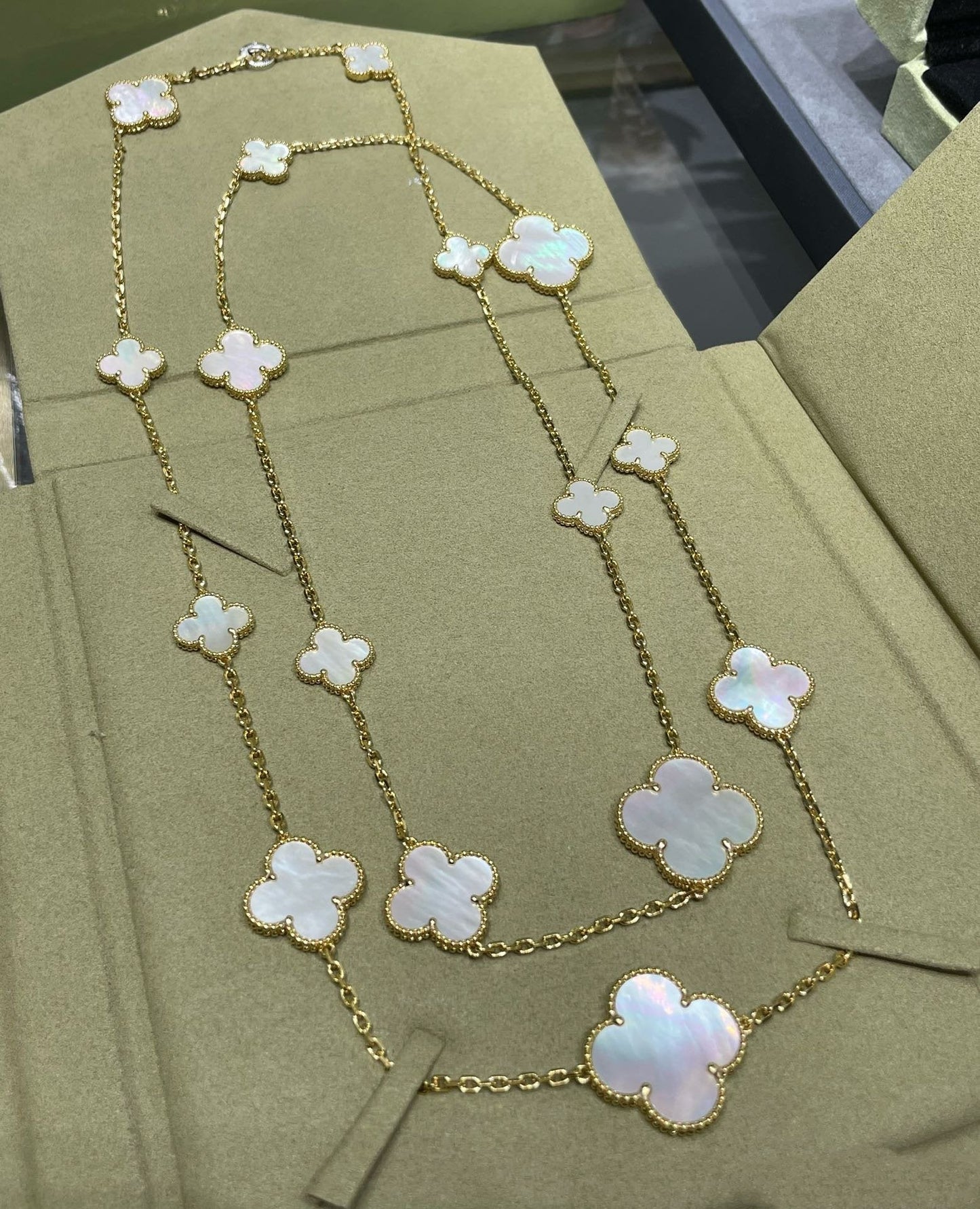 [Rosla Jewelry]CLOVER 16 MOTIF WHITE MOP GOLD NECKLACE