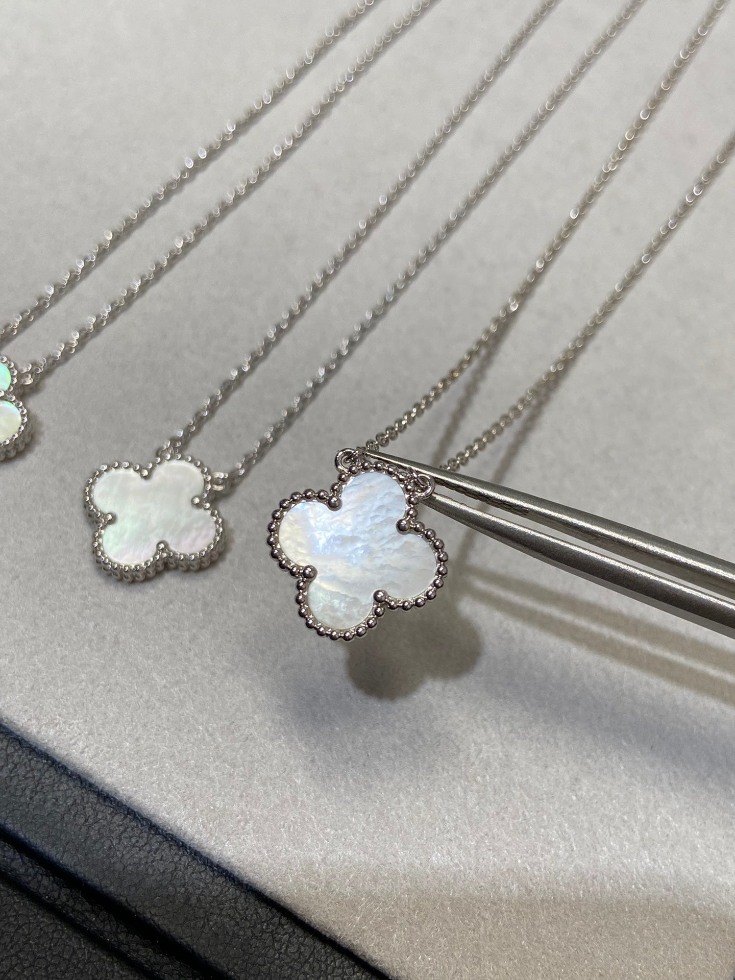 [Rosla Jewelry]CLOVER MEDIUM SILVER WHITE MOP NECKLACE