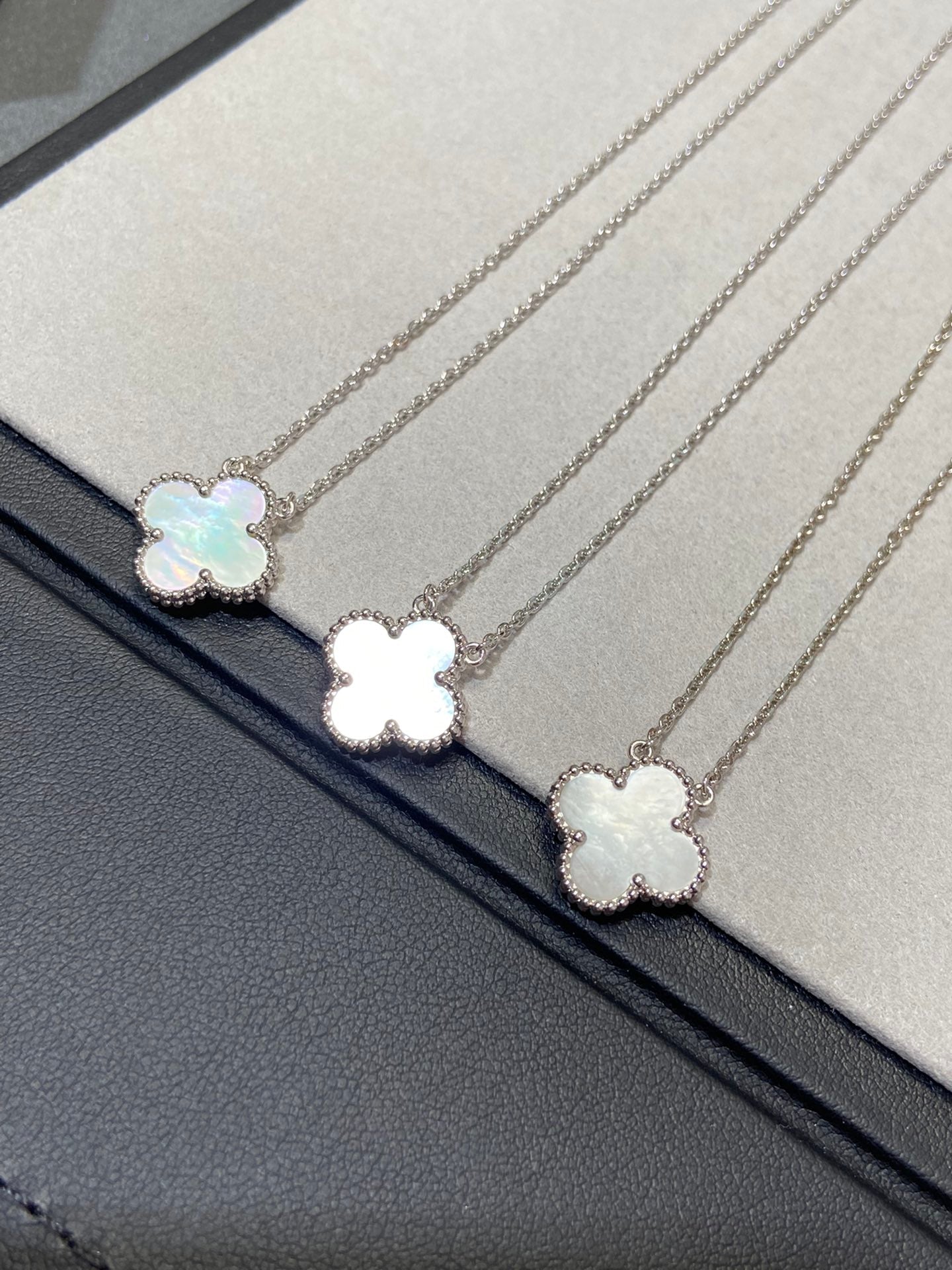 [Rosla Jewelry]CLOVER MEDIUM SILVER WHITE MOP NECKLACE