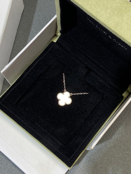 [Rosla Jewelry]CLOVER MEDIUM SILVER WHITE MOP NECKLACE