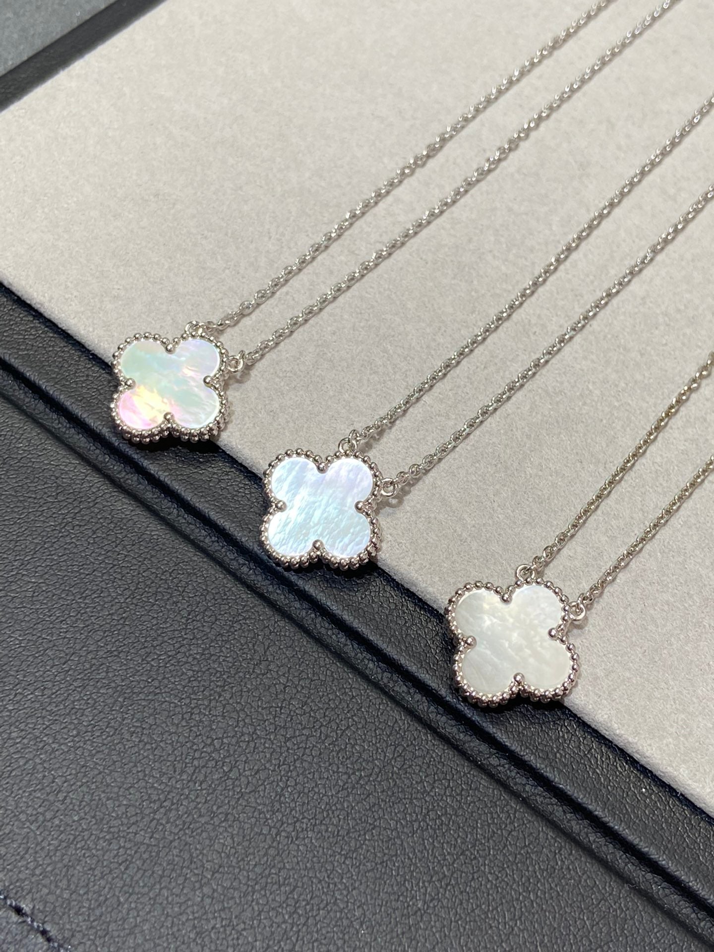 [Rosla Jewelry]CLOVER MEDIUM SILVER WHITE MOP NECKLACE