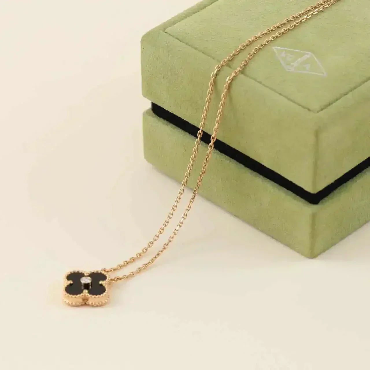 [Rosla Jewelry]CLOVER 15MM DIAMOND ONYX NECKLACE