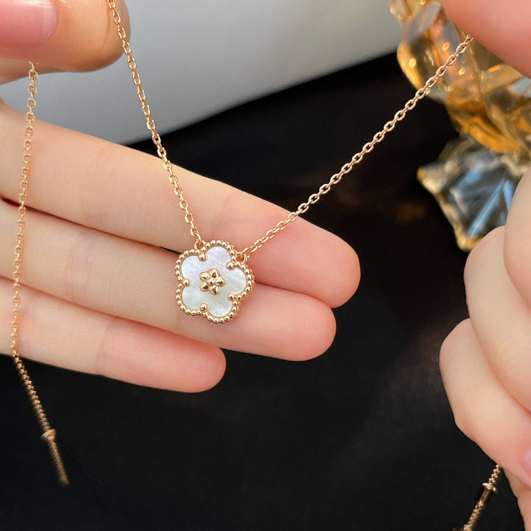 [Rosla Jewelry]LUCKY  WHITE MOP  PLUM BLOSSOM NECKLACE