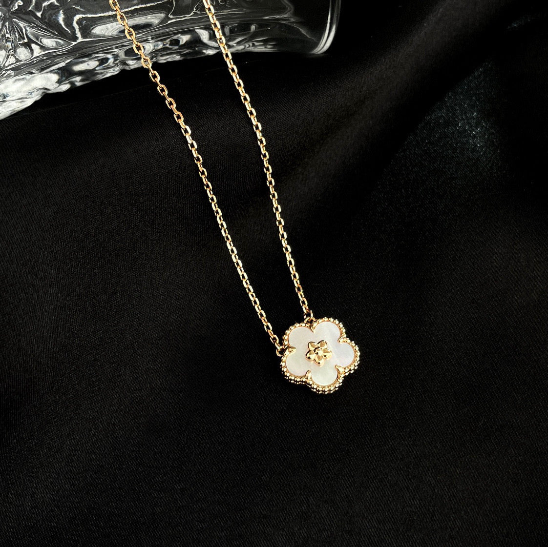 [Rosla Jewelry]LUCKY  WHITE MOP  PLUM BLOSSOM NECKLACE