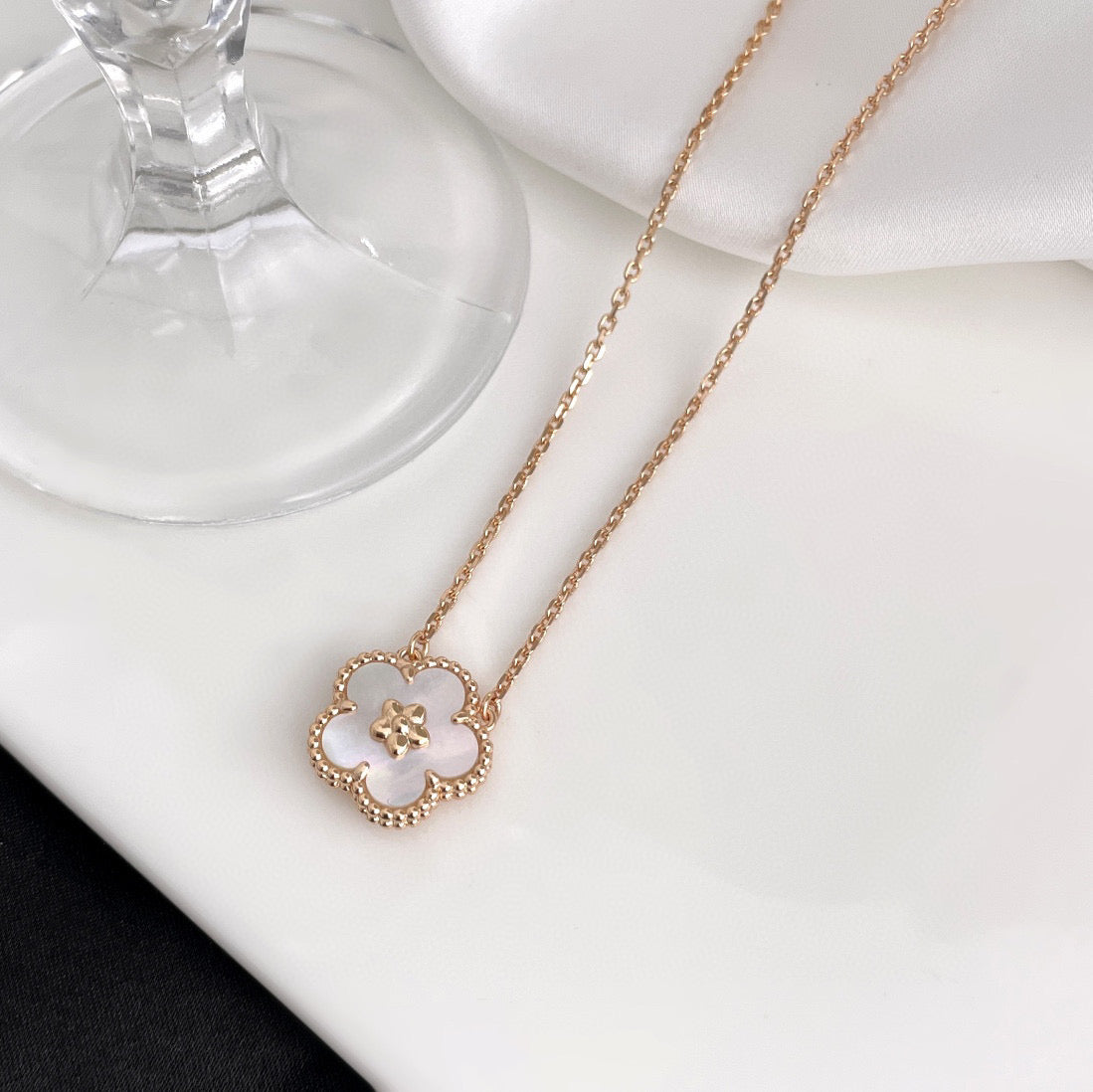 [Rosla Jewelry]LUCKY  WHITE MOP  PLUM BLOSSOM NECKLACE