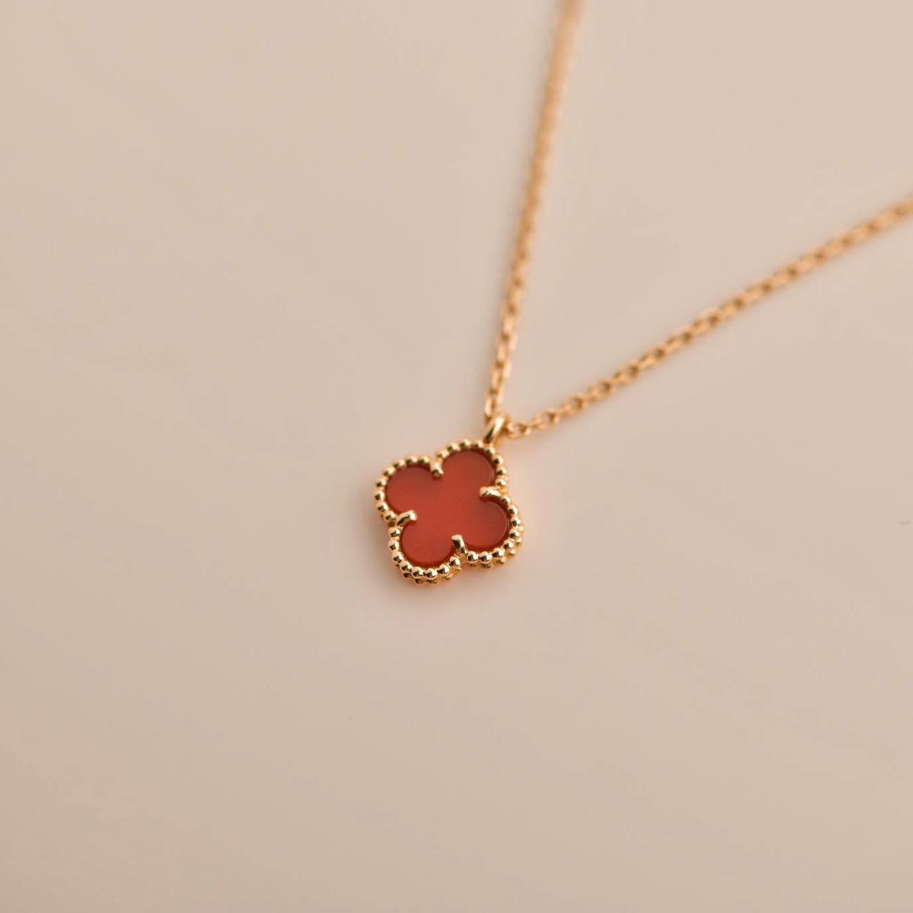 [Rosla Jewelry]CLOVER MINI 9.5MM WHITE CARNELIANS NECKLACE